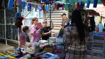 Шкільні товари на ринку "Привоз"