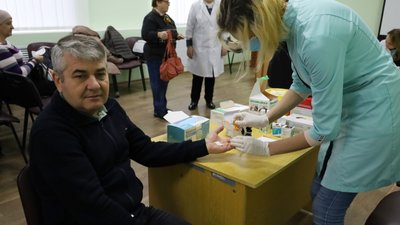У Миколаєві містяни перевіряли рівень цукру у крові У Миколаєві містяни перевіряли рівень цукру у крові