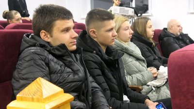 На Сумщині підготували документальну виставу про спогади переселенців На Сумщині підготували документальну виставу про спогади переселенців