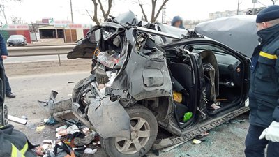 В Одесі зіткнулися вантажівка та два легкових авто. Троє людей травмувалися В Одесі зіткнулися вантажівка та два легкових авто. Троє людей травмувалися