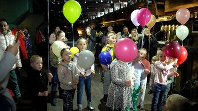 У Житомирі лялькар Сергій Соловйов показує вистави дітям в укриттях У Житомирі лялькар Сергій Соловйов показує вистави дітям в укриттях