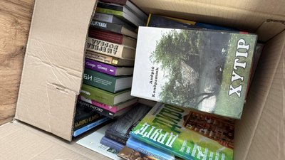 Зібрали та передали книги у госпіталь