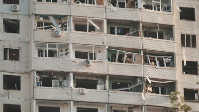 Пошкоджений обстрілом будинок у Харкові