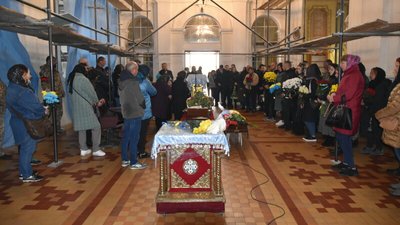 У Луцьку провели в останню путь 26-річного військового Юрія Головача У Луцьку провели в останню путь 26-річного військового Юрія Головача