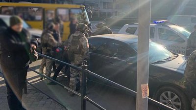 Тернопільські поліцейські затримали осіб, які нападали на торговців валютою
