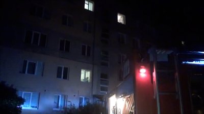 В Івано-Франківську горіла квартира. Рятувальники евакуювали 15 людей, одна жінка загинула
