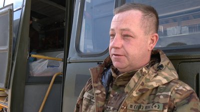 Пральня, душова та кавомашина: на Львівщині мешканці села переобладнали автобус для ЗСУ Пральня, душова та кавомашина: на Львівщині мешканці села переобладнали автобус для ЗСУ