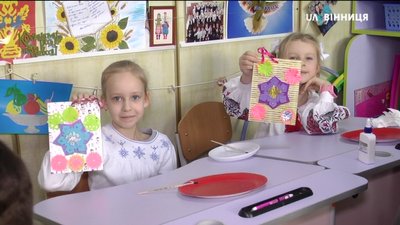 Військовим, які лікуються у вінницькому шпиталі передали вітальні листівки