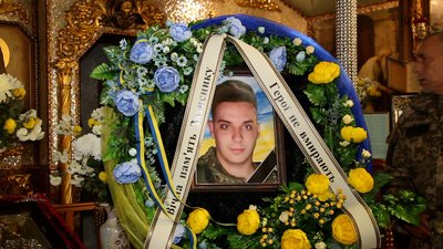 В Сумах попрощались з двома воїнами-захисниками Станіславом Євтушенком та Денисом Рудиченком В Сумах попрощались з двома воїнами-захисниками Станіславом Євтушенком та Денисом Рудиченком
