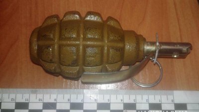 У Краматорську чоловік ледь не підірвав гранатою знайому та її доньку. ФОТО У Краматорську чоловік ледь не підірвав гранатою знайому та її доньку. ФОТО