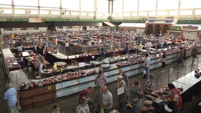 Держпродспоживслужба: на ринку в Житомирі частина покупців нехтує правилами карантину Держпродспоживслужба: на ринку в Житомирі частина покупців нехтує правилами карантину
