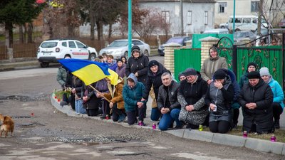 На Тернопільщині у громаді попрощалися із загиблим бійцем Василем Зазуляком На Тернопільщині у громаді попрощалися із загиблим бійцем Василем Зазуляком