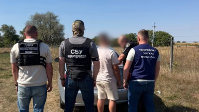 6 тисяч доларів за переправлення: трьом чоловікам повідомили про підозру