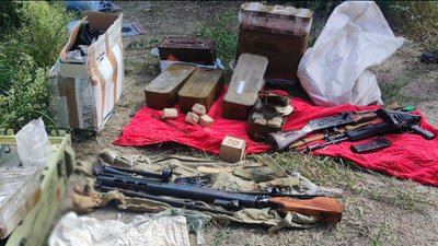 Вилучили зброї, боєприпасів та вибухівки на майже 2 млн грн: на Київщині судитимуть ймовірних торговців Вилучили зброї, боєприпасів та вибухівки на майже 2 млн грн: на Київщині судитимуть ймовірних торговців