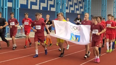 "Біжимо заради бійців ЗСУ". У Сумах продовжують відзначати олімпійське свято