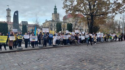 "Спочатку дрони, потім стадіони" "Спочатку дрони, потім стадіони"