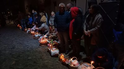 Великдень в Ужгороді: як другий рік поспіль в умовах карантину освячували паски