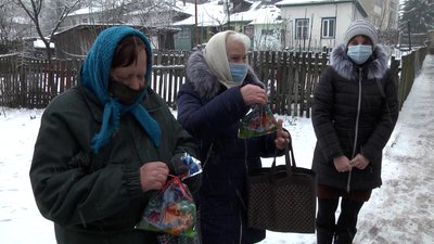 Продавали пряники у Канаді, щоб привітати зі святами дітей і літніх людей у Понорниці
