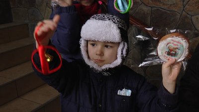 В Івано-Франківську провели ярмарок виробів, які створили особливі дітки