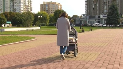 Бебі-бокс грошима: як волинянки використовують "картку малюка"