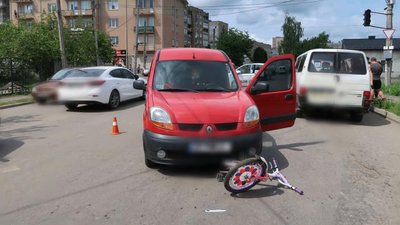На Прикарпатті у ДТП загинула восьмирічна дівчинка На Прикарпатті у ДТП загинула восьмирічна дівчинка