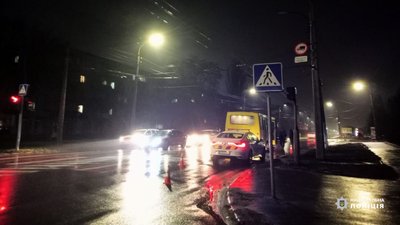 Переходив дорогу: у Черкасах під колеса маршрутки потрапив чоловік