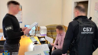 У Полтаві затримали посадовців міської ради, які «переплатили» понад 5 мільйонів гривень