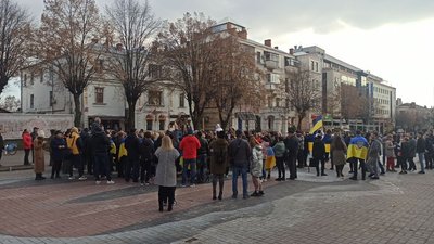 "Херсон — це Україна!": у Вінниці пройшла акція на підтримку деокупованого міста "Херсон — це Україна!": у Вінниці пройшла акція на підтримку деокупованого міста