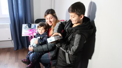 Родина з Киїнки, що втратила житло, отримала приватний 4-модульний будинок від благодійників