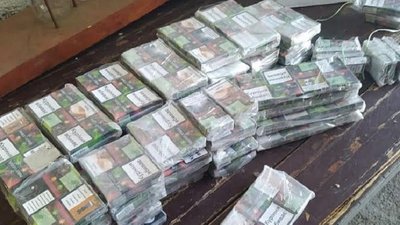 178 пачок цигарок виявили закарпатські прикордонники у автомобілі іноземця