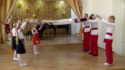 На Херсонщині колектив дітей з інвалідністю готується до фестивалю творчості На Херсонщині колектив дітей з інвалідністю готується до фестивалю творчості