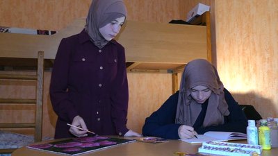 Художниці з Херсонщини малюють види Криму, куди мріють повернутись