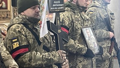 У Полтаві попрощалися із військовим Андрієм Іскрою У Полтаві попрощалися із військовим Андрієм Іскрою
