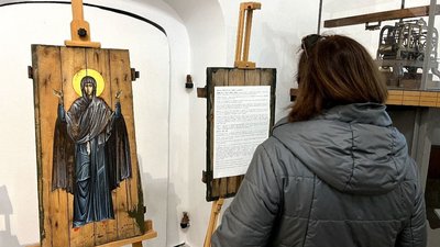 Написані на ящиках з-під набоїв: у Києві відкрили виставку ікон Написані на ящиках з-під набоїв: у Києві відкрили виставку ікон