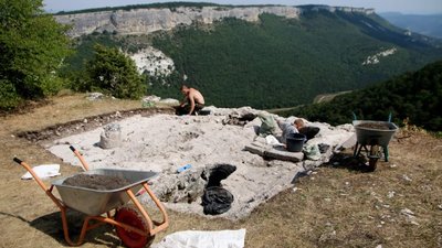 Окупанти у Криму проводять шість незаконних археологічних експедицій