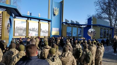 В Миколаєві вшанували пам’ять загиблих десантників, які боронили ДАП В Миколаєві вшанували пам’ять загиблих десантників, які боронили ДАП