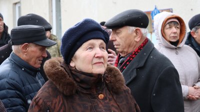 Зі сварками й сутичками. У Франківську віряни ПЦУ прийшли на перше богослужіння у храм на Довженка, що належав УПЦ МП Зі сварками й сутичками. У Франківську віряни ПЦУ прийшли на перше богослужіння у храм на Довженка, що належав УПЦ МП