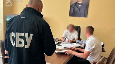 Підозра директору ТОВ.