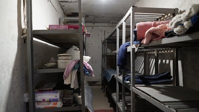 Народила під час війни: у Харкові жінка з сином понад сім місяців живе в бомбосховищі Народила під час війни: у Харкові жінка з сином понад сім місяців живе в бомбосховищі