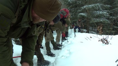 “Емоції зашкалюють, адреналин бурлить”. Як військові проходять гірську підготовку “Емоції зашкалюють, адреналин бурлить”. Як військові проходять гірську підготовку