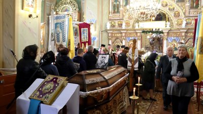 На Тернопільщині попрощалися з трьома бійцями На Тернопільщині попрощалися з трьома бійцями