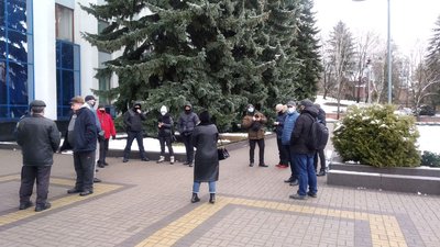 "Не треба червоної зони": під ОДА у Рівному прийшли підприємці