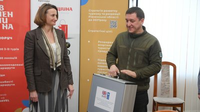 Мобільні кейси для адмінпослуг на виїзді отримали три громади Рівненщини Мобільні кейси для адмінпослуг на виїзді отримали три громади Рівненщини