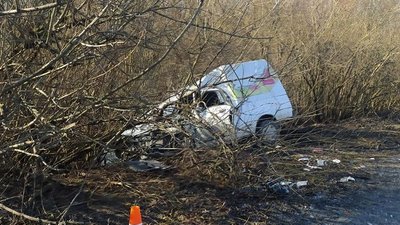 На Хмельниччині у ДТП зіткнулись дві автівки. Трьох людей у важкому стані госпіталізували до лікарні