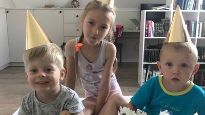 Подружжя Миронців говорить, що кожна дитина заслуговує мати сім'ю, де її будуть любити Подружжя Миронців говорить, що кожна дитина заслуговує мати сім'ю, де її будуть любити