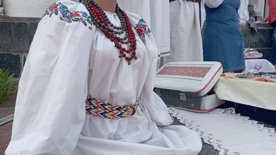 Дніпрянка врятувала колекцію вишиванок з Подніпров’я Дніпрянка врятувала колекцію вишиванок з Подніпров’я