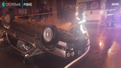 Одиночна ДТП: у Рівному перекинулась «BMW» Одиночна ДТП: у Рівному перекинулась «BMW»