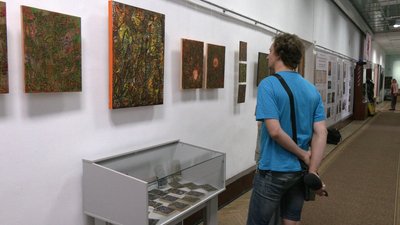 У Рівненському краєзнавчому музеї – виставка місцевої художниці