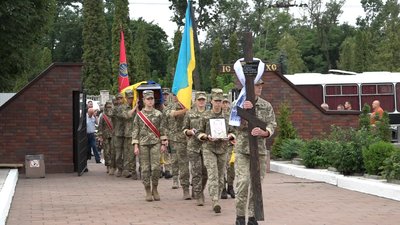 У Житомирі попрощалися з десантниками, які загинули у боях на Херсонщині У Житомирі попрощалися з десантниками, які загинули у боях на Херсонщині