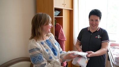 "Народжені у вишиванках — непереможні”: у Чернігівському пологовому привітали новонароджених
